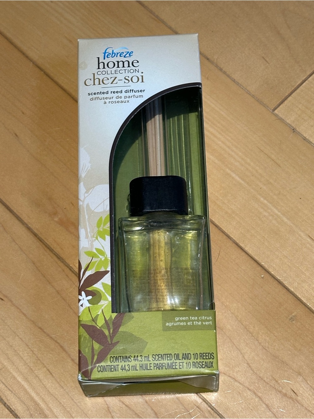 New unopened Febreze Chez-Soi Reed Diffuser in Green tea citrus rare scent